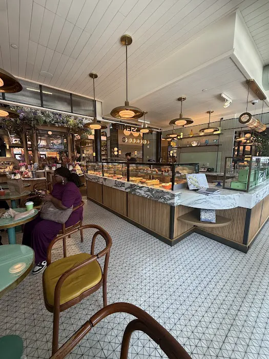Patisserie Picture 4