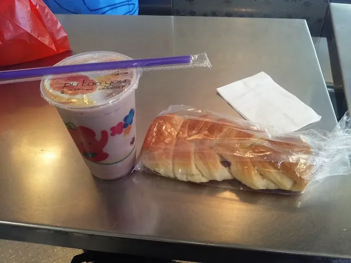 242 Cafe Bakery 光華餅家 Picture 1