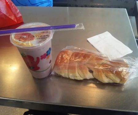 242 Cafe Bakery 光華餅家