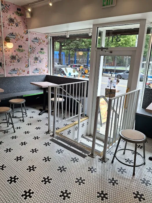 Partybus Bakeshop Picture 6