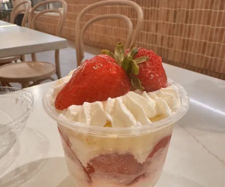 Luna Cafe & Bakery