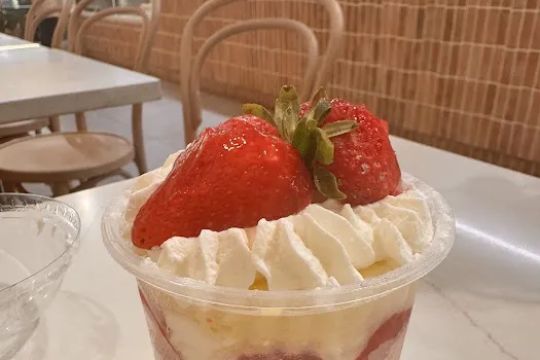 Luna Cafe & Bakery