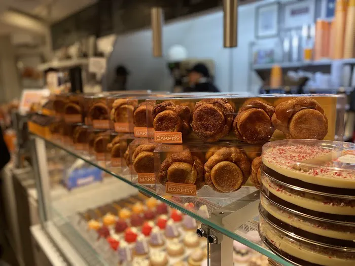 Dominique Ansel Bakery Picture 4