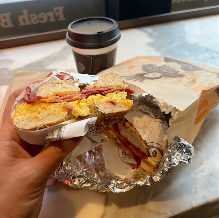 Davidovich Bagel Diner Cafe Picture 6