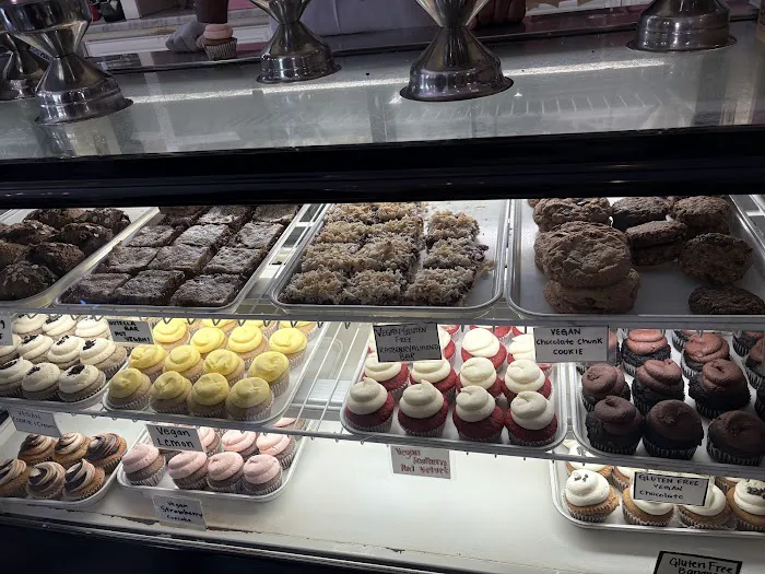 Little Cupcake Bakeshop Picture 7