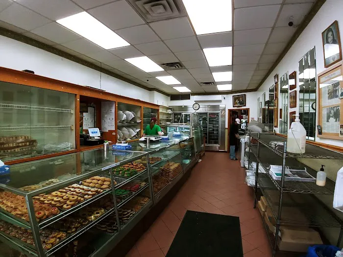 Court Pastry Shop Picture 5