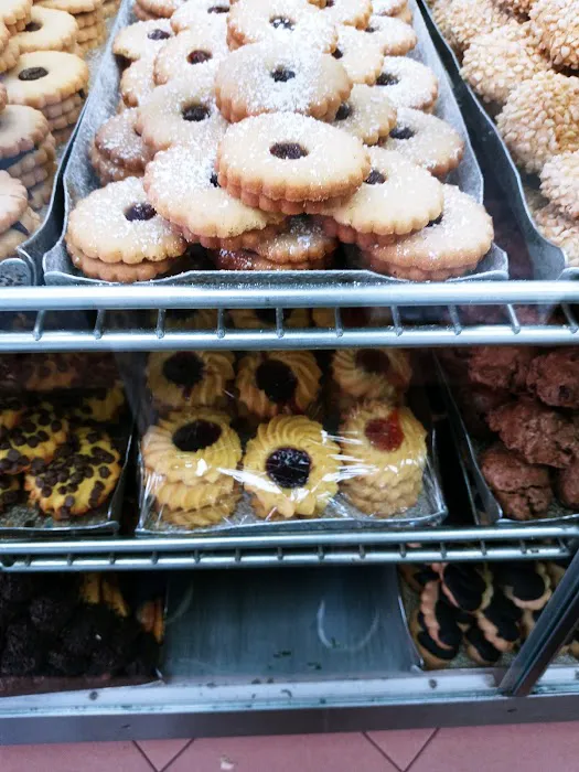 Court Pastry Shop Picture 4