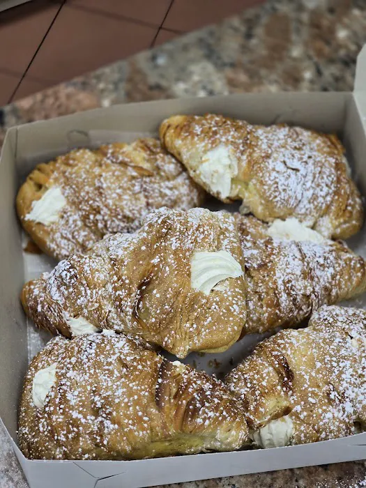 Court Pastry Shop Picture 9