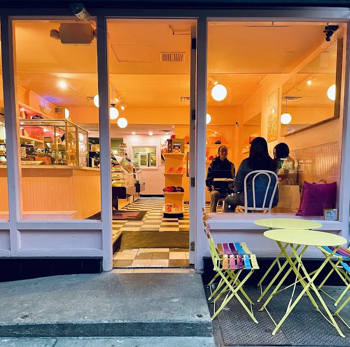 Posh Pop Bakeshop Picture 2