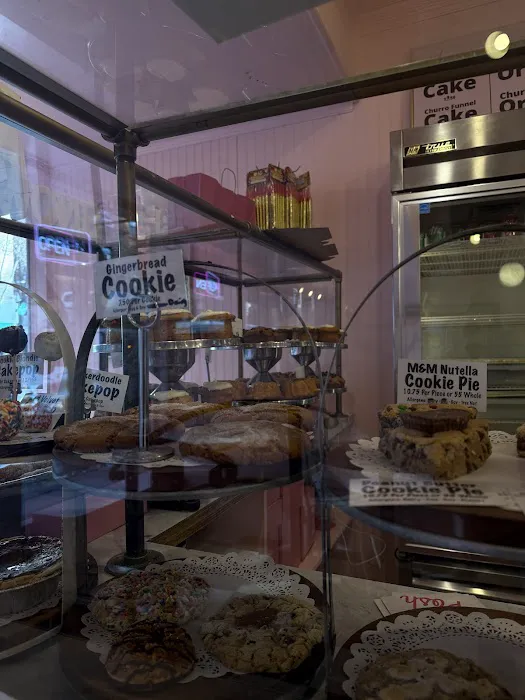 Posh Pop Bakeshop Picture 6