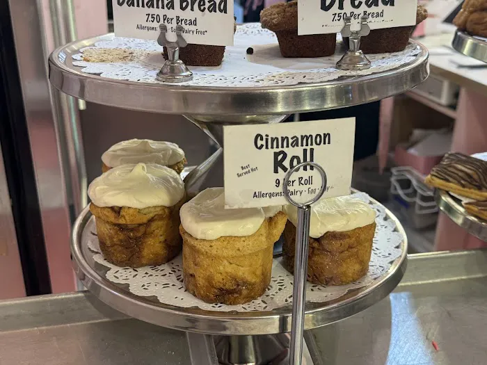 Posh Pop Bakeshop Picture 9