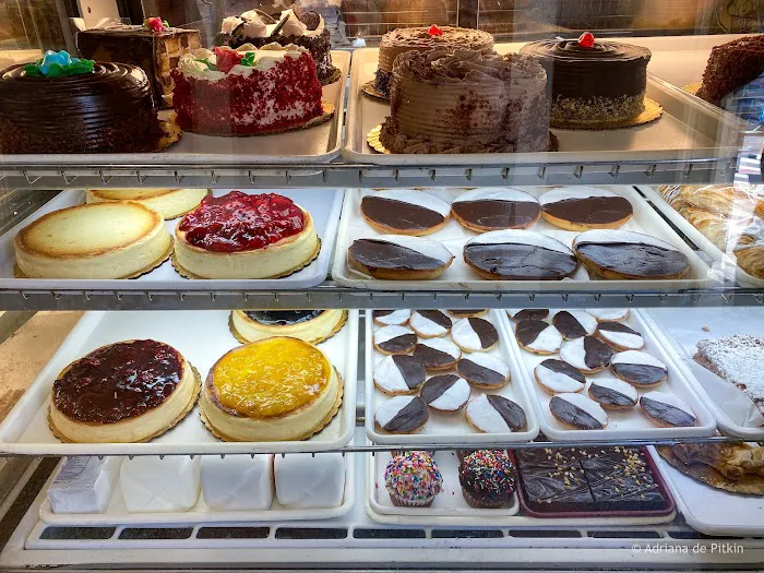 Caputo's Sweet & Cake Shop Picture 3