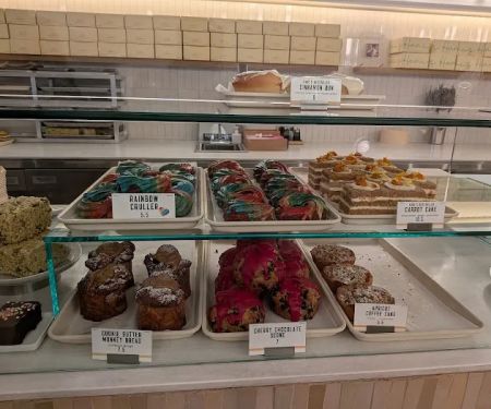 Haniu2019s bakery + cafu00e9