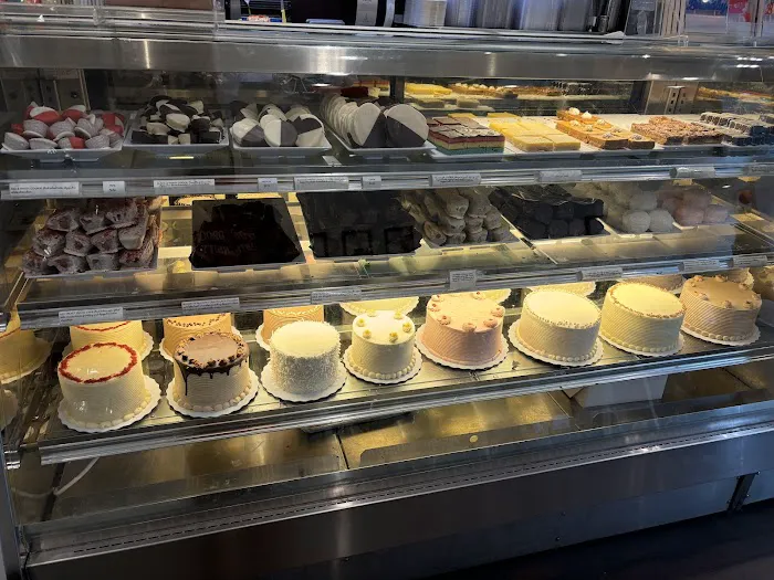Empire Cake - Chelsea Picture 3