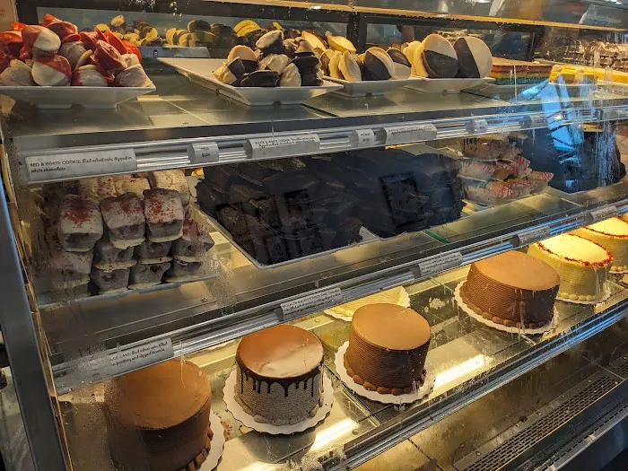 Empire Cake - Chelsea Picture 7