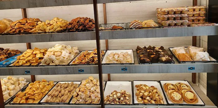 Black & White Kosher Bakery Picture 1
