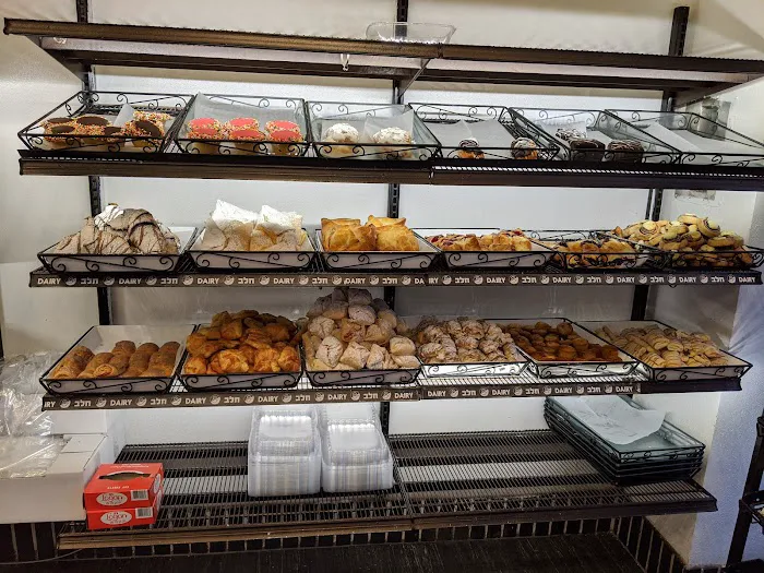 Black & White Kosher Bakery Picture 3