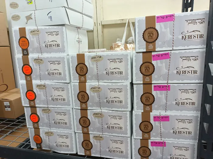 Kerestir Matzah Bakery קערעסטיר מצה בעקערי Picture 9