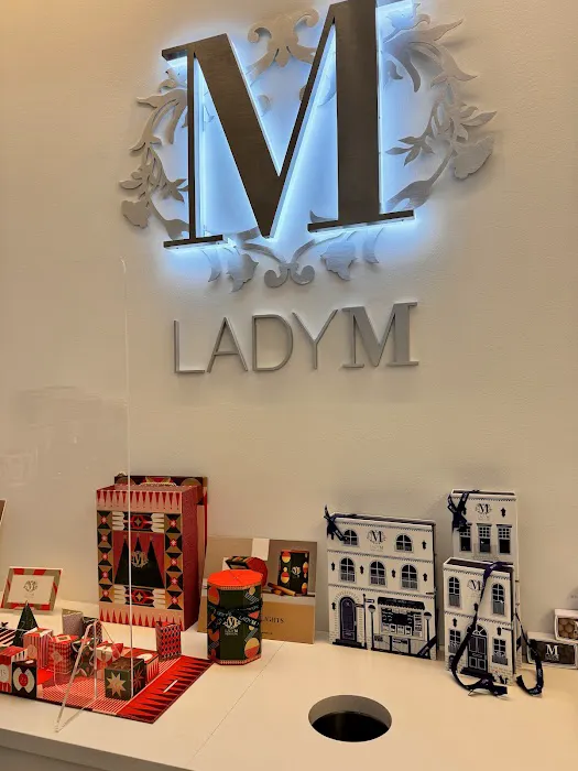 Lady M Cake Boutique - NYC Picture 8