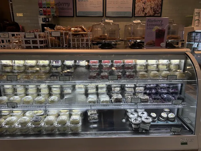Magnolia Bakery - Moynihan Train Hall Picture 3
