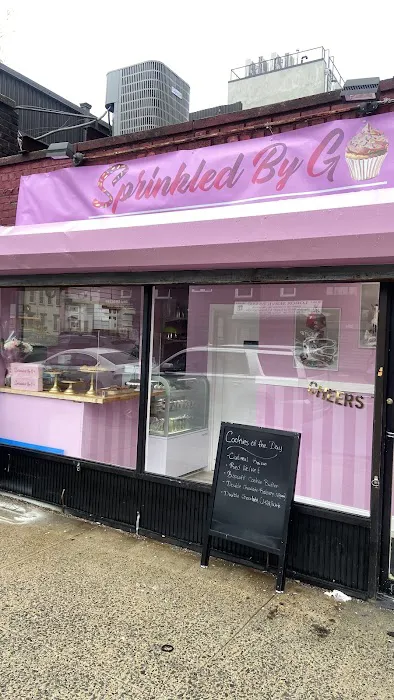 SprinkledByG | NYC Custom Cakes Picture 2
