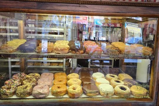 Dun-Well Doughnuts