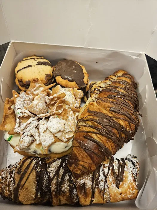 Circo's Pastry Shop Picture 2