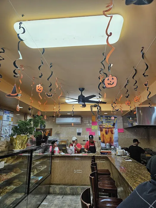 Las Rosas Bakery Picture 8