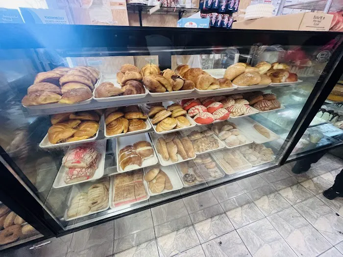 Las Rosas Bakery Picture 10