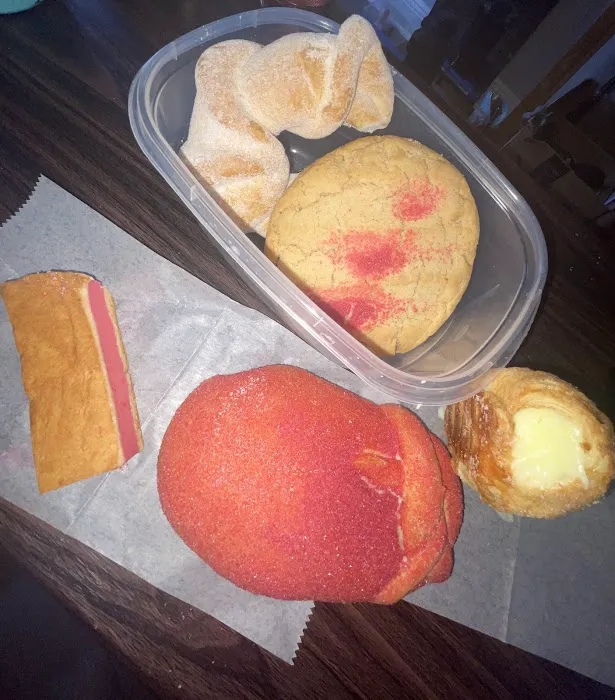El Aguila Bakery Picture 4