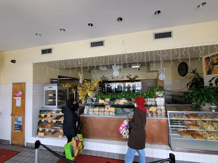 Pam's Bakery & Cake Decorating Inc Picture 10