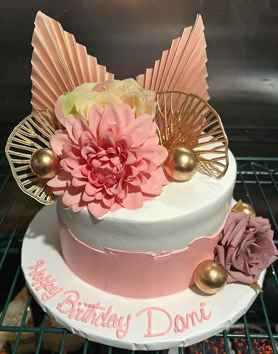 Desire's Dominican Cakes Picture 10