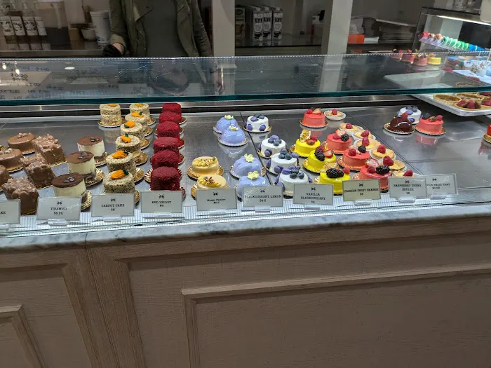 Charlotte Patisserie Picture 4
