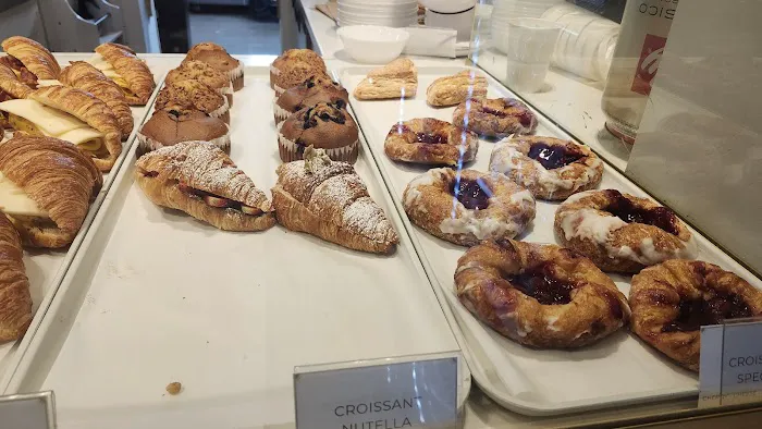 Le Parisien Bakery Picture 9