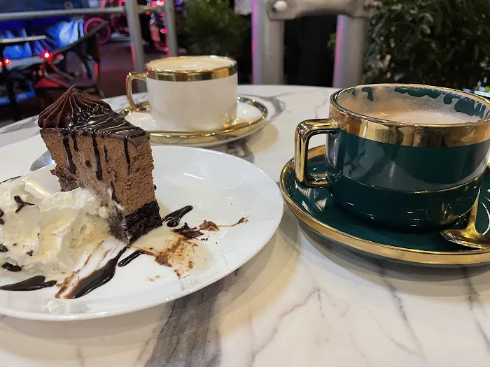 Le Parisien Bakery Picture 8