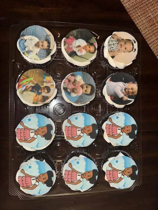 Deja's Cupcake Factory Picture 9