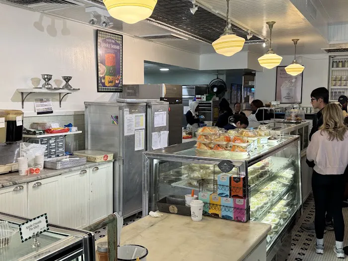 Magnolia Bakery - Rockefeller Center Picture 7