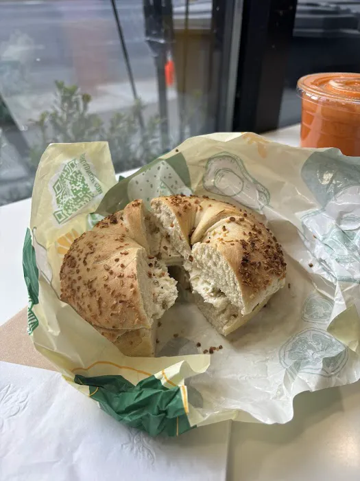 Broad Nosh Bagels Deli & Catering 42nd Street Picture 7
