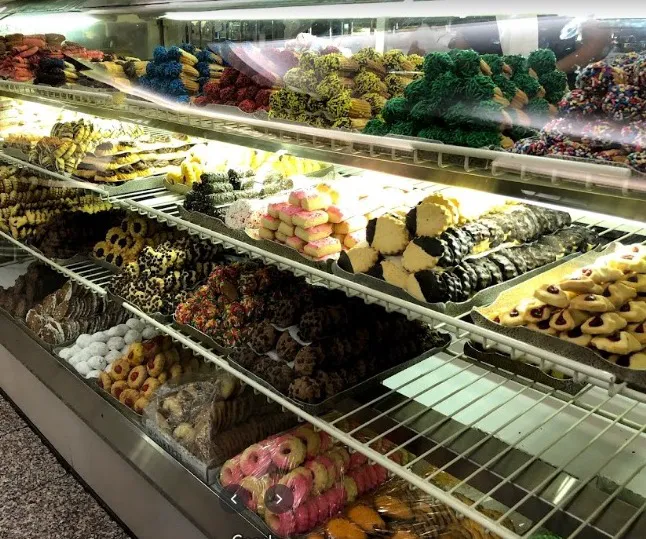 Savarese Italian Pastry Shoppe Picture 3