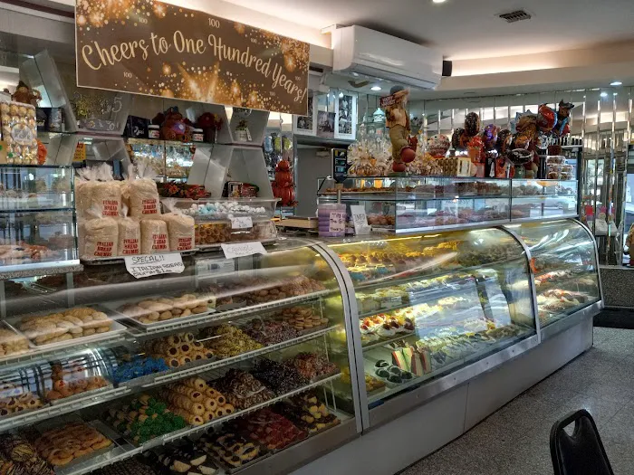 Savarese Italian Pastry Shoppe Picture 2