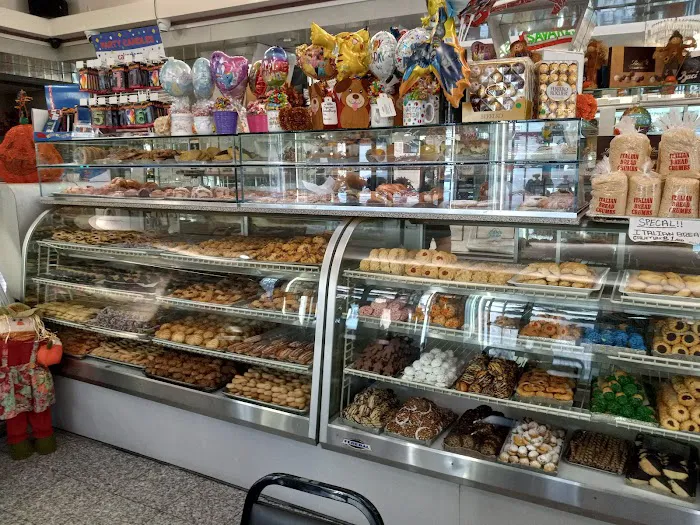 Savarese Italian Pastry Shoppe Picture 4