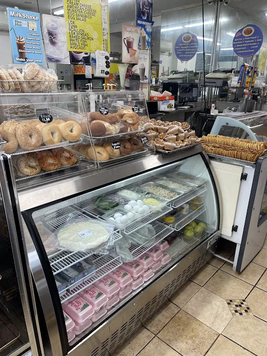 MEIR'S HEIMISHE BAKERY Picture 3