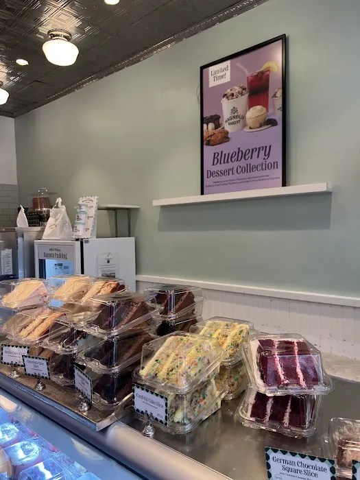 Magnolia Bakery - Central Park South Picture 4