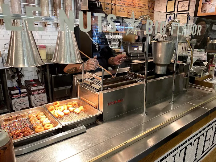 Doughnuttery Picture 6