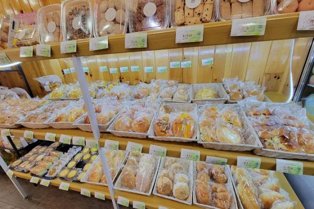 Golden Lily Bakery