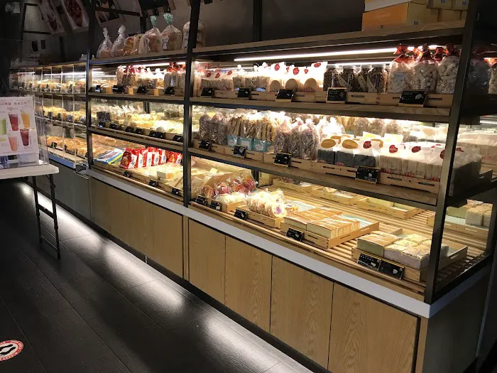 Lily Bloom Bakery Picture 4