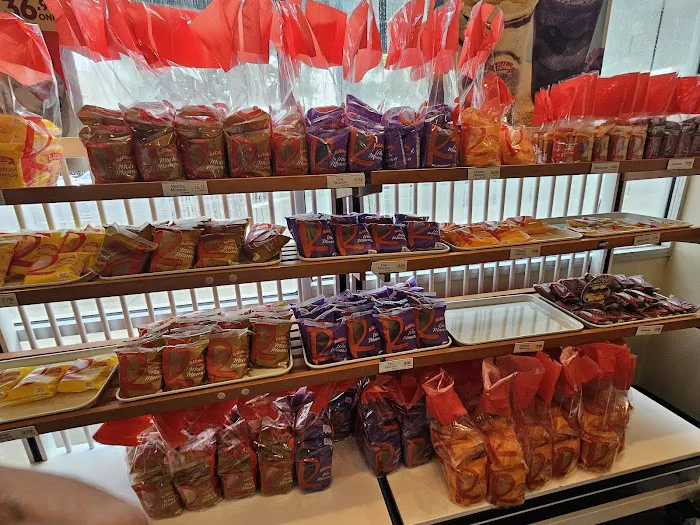 Red Ribbon Bakeshop Picture 10