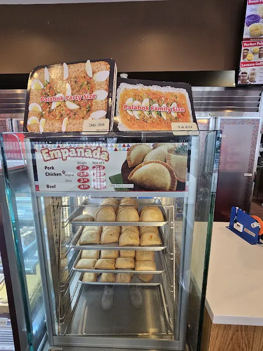 Red Ribbon Bakeshop Picture 9