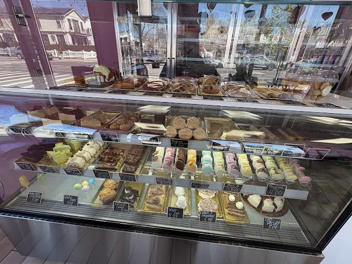 Sweet & Favorite Cake Shop Picture 2