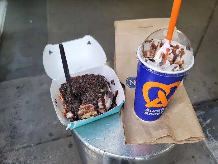 Cinnabon Picture 5